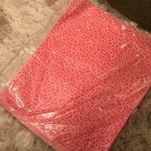 Victoria’s Secret tissues 250 new